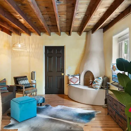 Сasa de vacaciones Charming Adobe Revival- An Irvie *