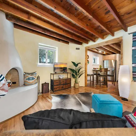 Сasa de vacaciones Charming Adobe Revival- An Irvie Santa Fe