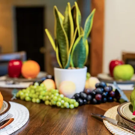 Holiday home Charming Adobe Revival- An Irvie *
