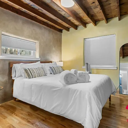Holiday home Charming Adobe Revival- An Irvie Santa Fe