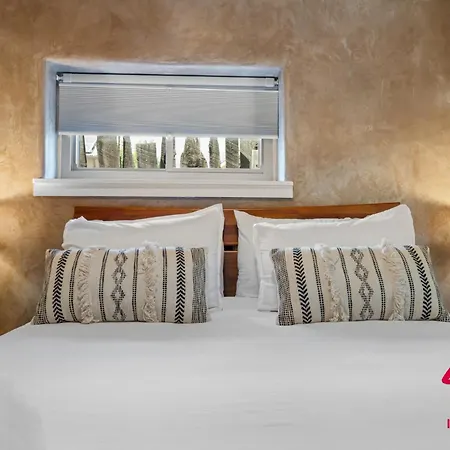 Holiday home Charming Adobe Revival- An Irvie