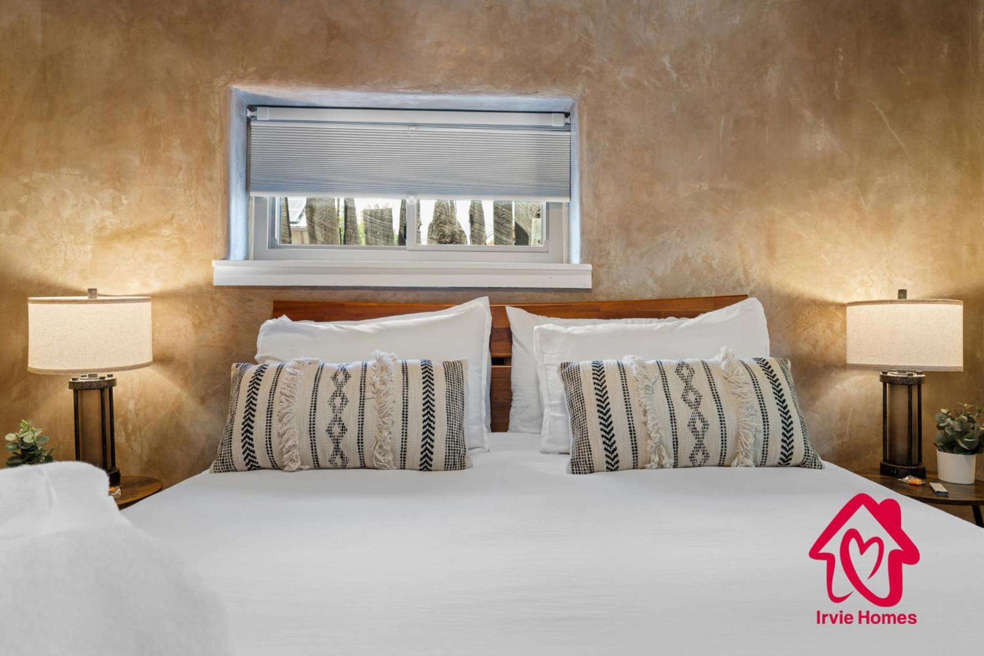 Holiday home Charming Adobe Revival- An Irvie
